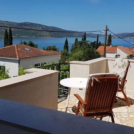 Villa Apartments Oliva Seget Vranjica Buitenkant foto