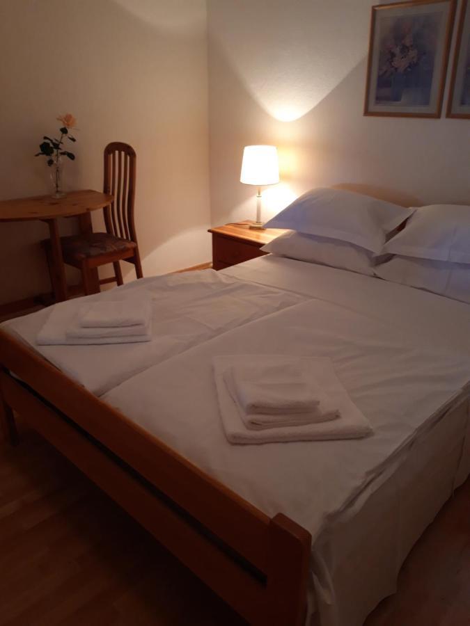 Villa Apartments Oliva Seget Vranjica Buitenkant foto