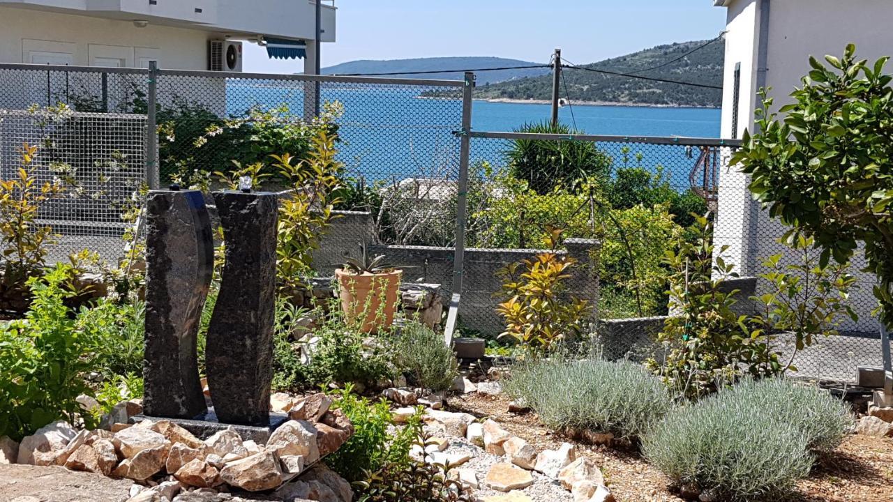 Villa Apartments Oliva Seget Vranjica Buitenkant foto