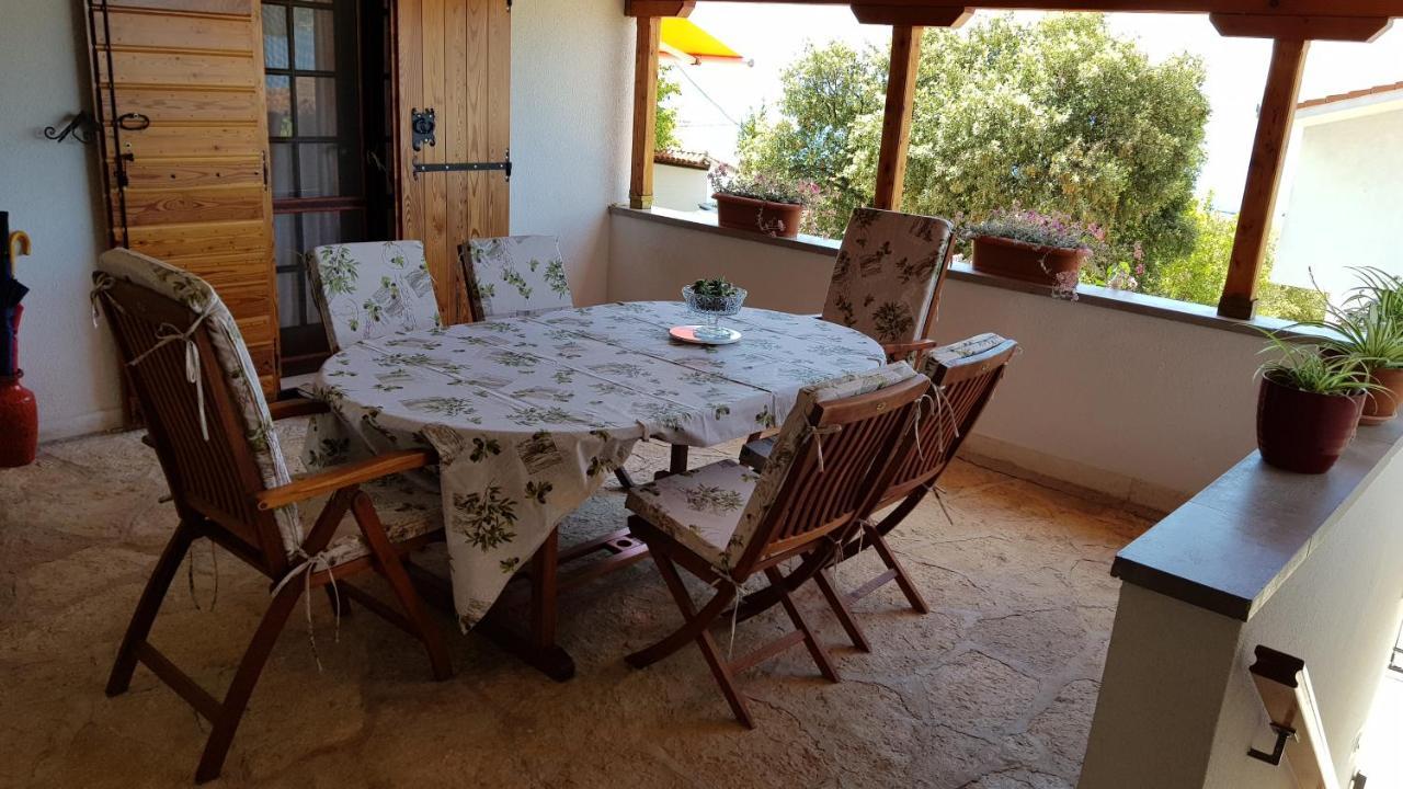 Villa Apartments Oliva Seget Vranjica Buitenkant foto