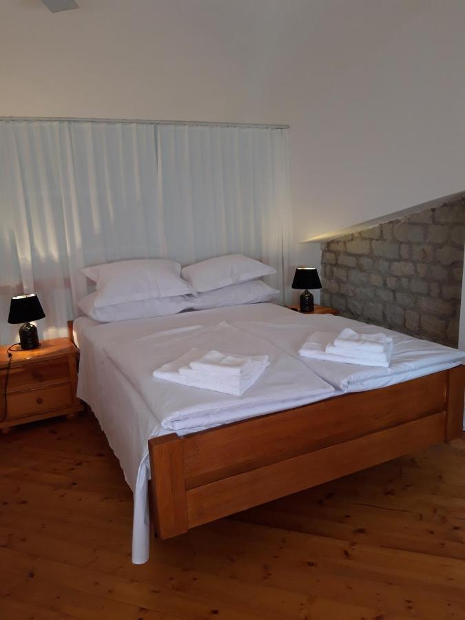 Villa Apartments Oliva Seget Vranjica Buitenkant foto