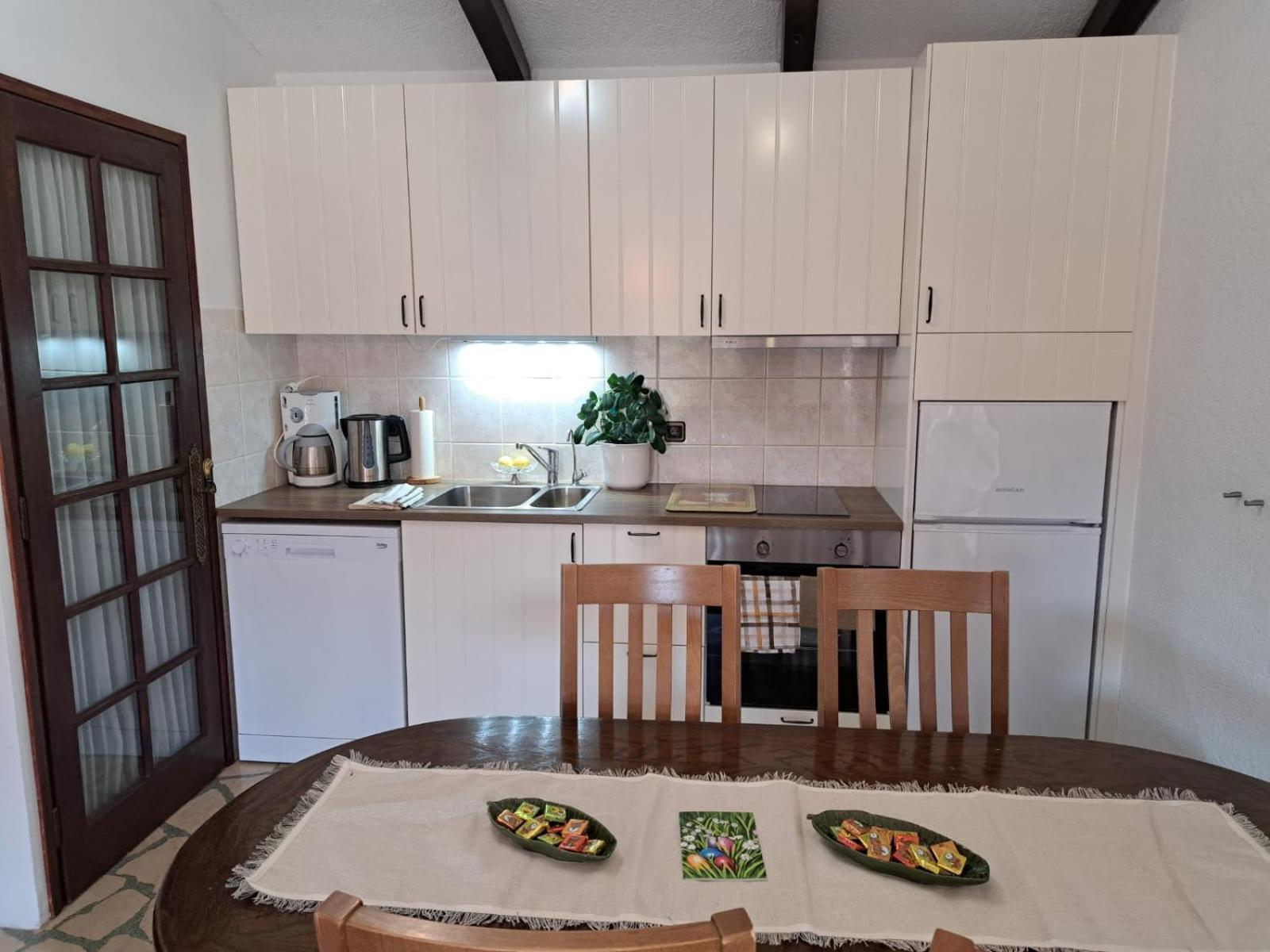 Villa Apartments Oliva Seget Vranjica Buitenkant foto