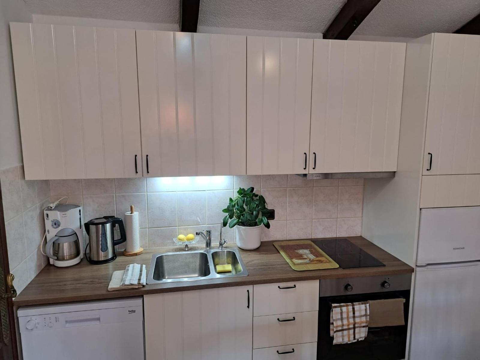 Villa Apartments Oliva Seget Vranjica Buitenkant foto