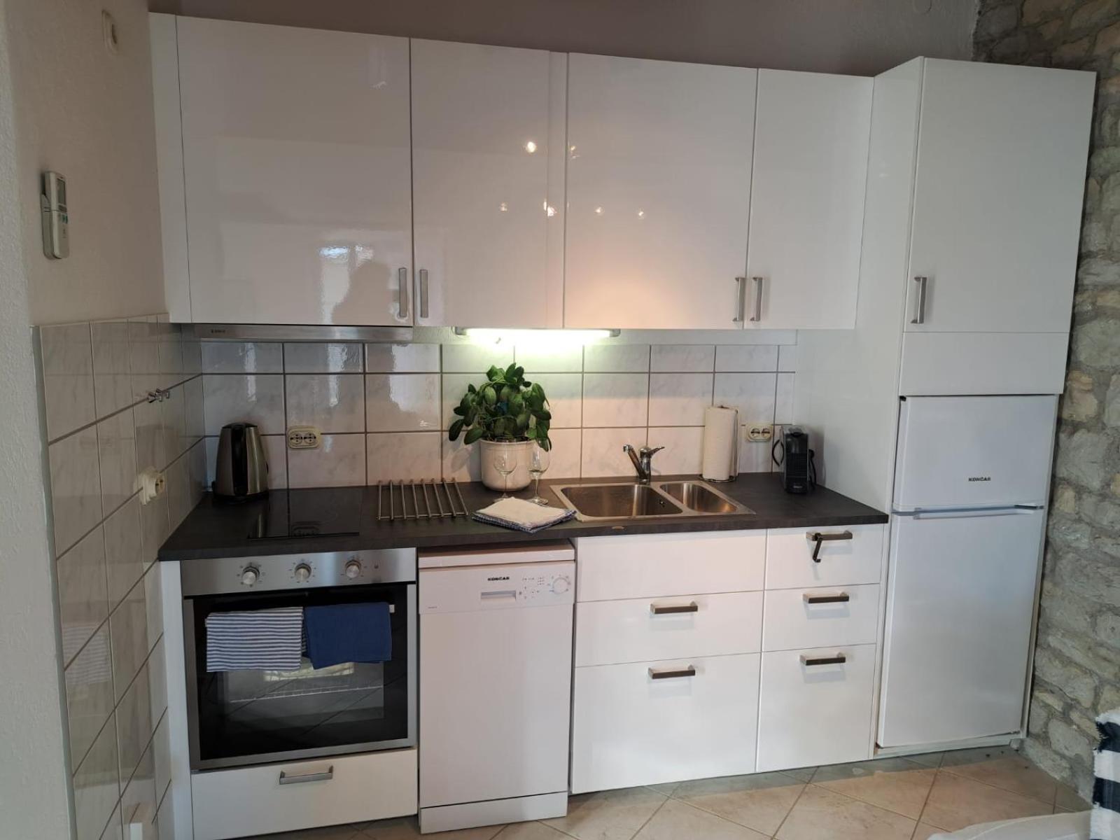 Villa Apartments Oliva Seget Vranjica Buitenkant foto