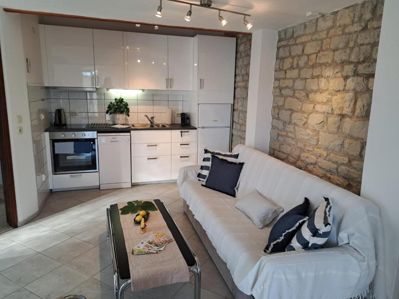 Villa Apartments Oliva Seget Vranjica Buitenkant foto