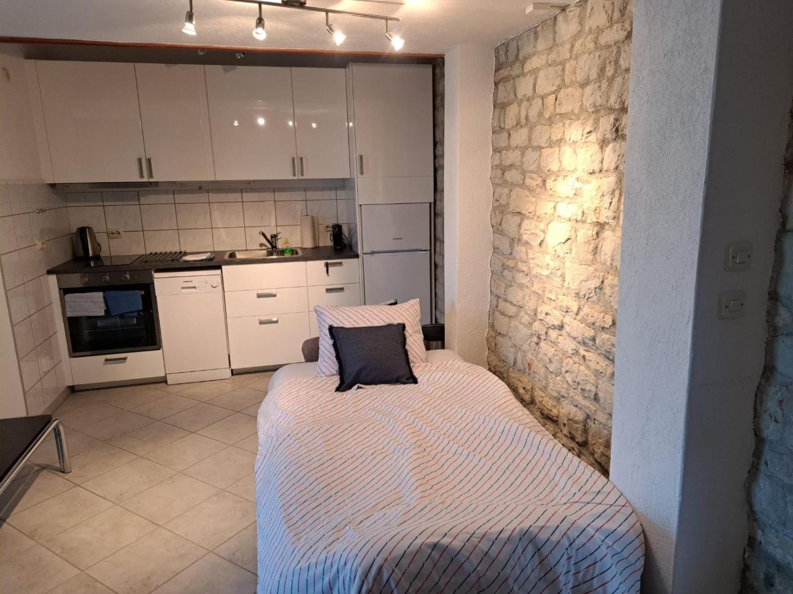 Villa Apartments Oliva Seget Vranjica Buitenkant foto